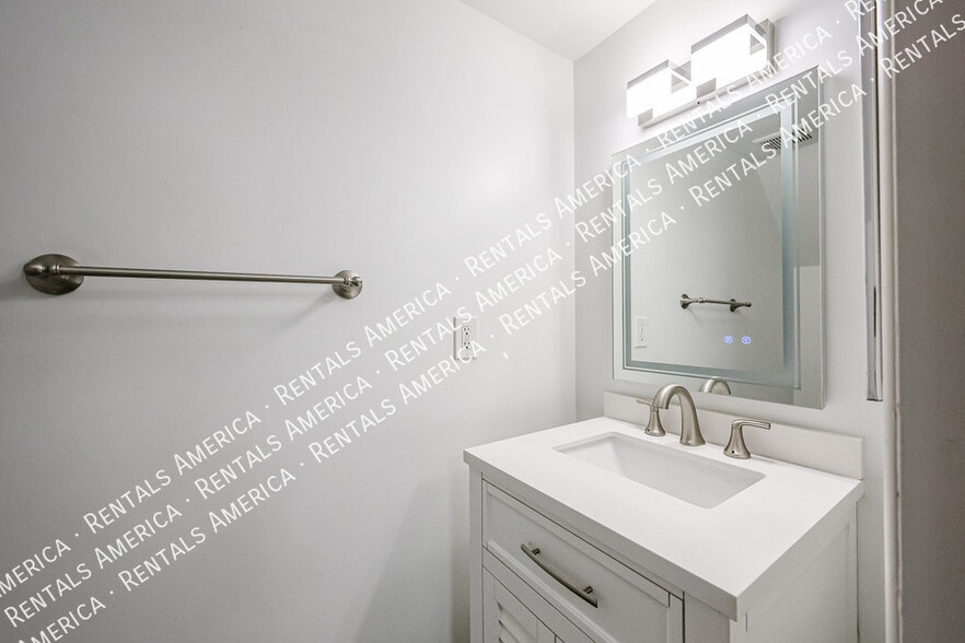 Building Photo - 1601 W Sunnyside Dr