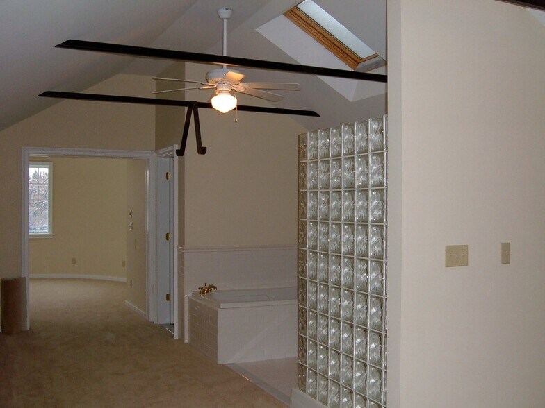 Building Photo - 369 Etna Rd