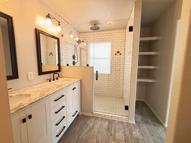 Building Photo - Beautiful 3-bed 2-Bath home in Avery Park ...