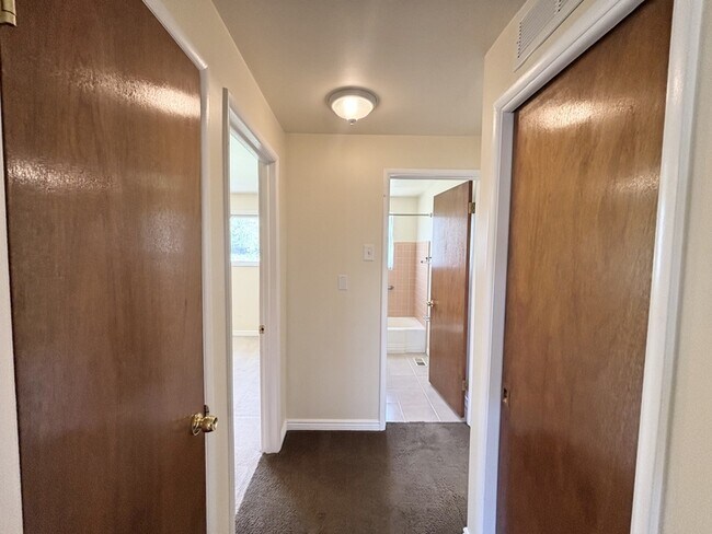 Building Photo - 2035 E 2700 S