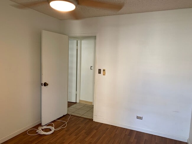 Building Photo - $2600, 2BR/2BA Salt Lake (Honolulu) -with A/C, 1 assigned parking