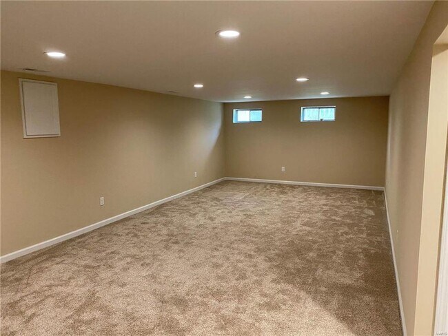 Building Photo - 762 La Feil Dr