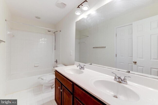 Building Photo - 42639 Chisholm Dr