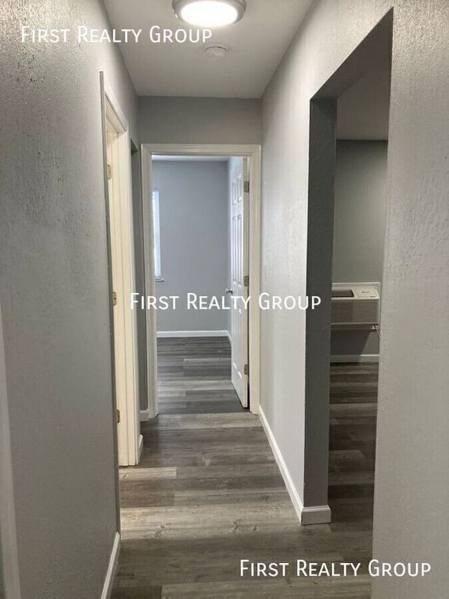 Building Photo - 305 N Broadway-#2