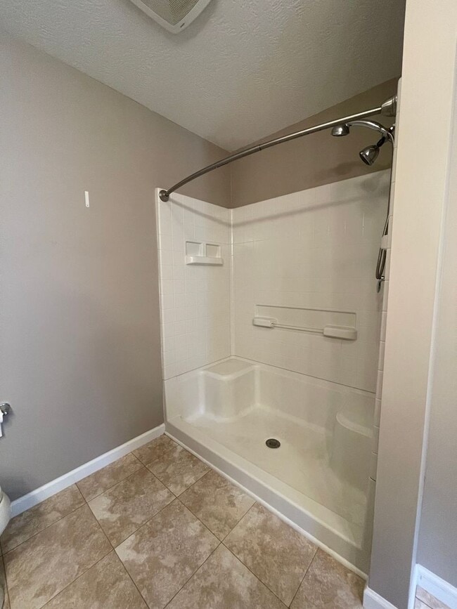 Building Photo - Three Bedroom Home in Kalamazoo
