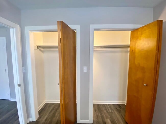 Building Photo - 1 Bed, 1 Bath downstairs Unit in Heritage Hill – Private Entry & Prime Location