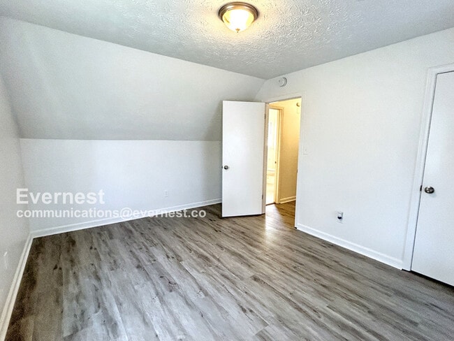 Building Photo - 704 Wilkes Dr