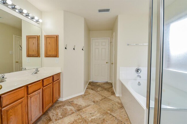 Building Photo - 3268 Jessica Ct