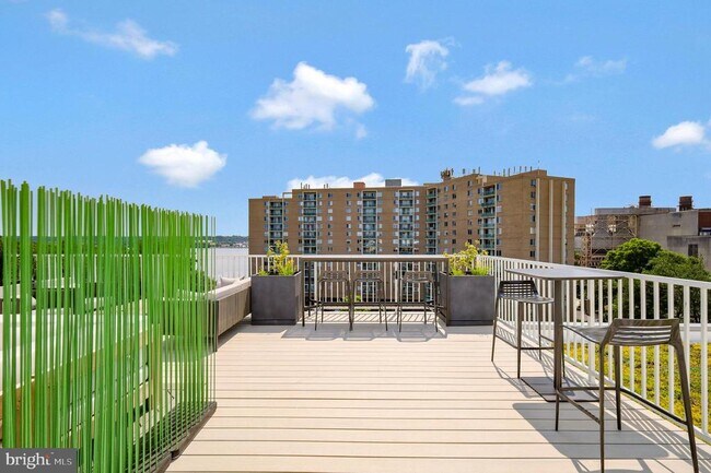 Building Photo - 635 Slaters Ln