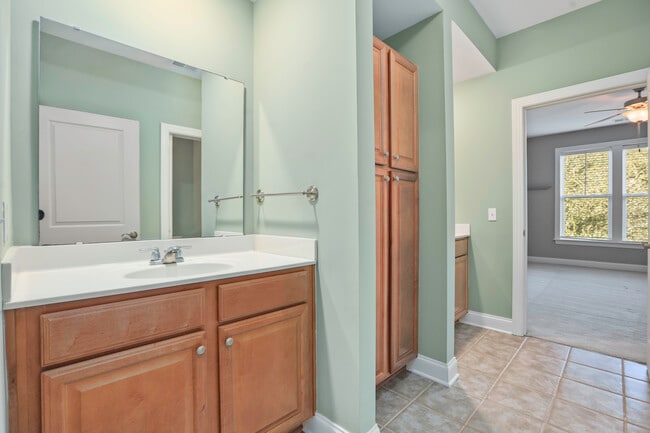 Building Photo - 1201 Dingle Rd