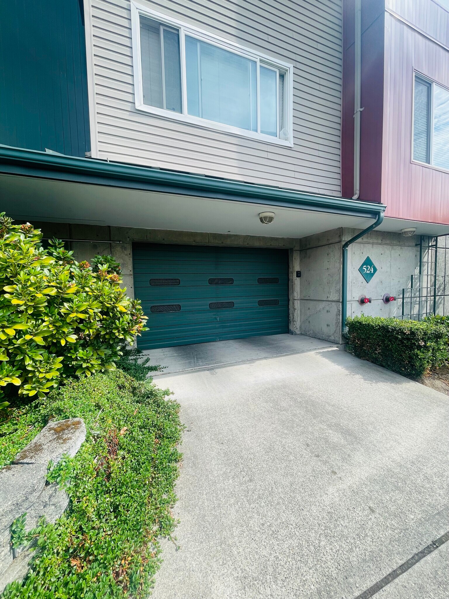 Building Photo - 524 6th Ave W