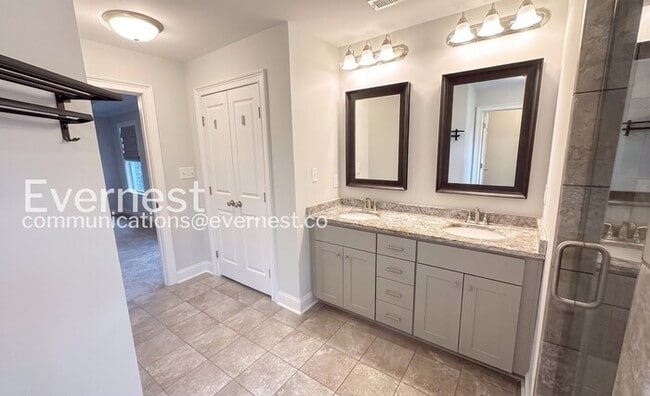 Building Photo - 4-Bed/2.5-Bath/Pet Friendly/Available Now!