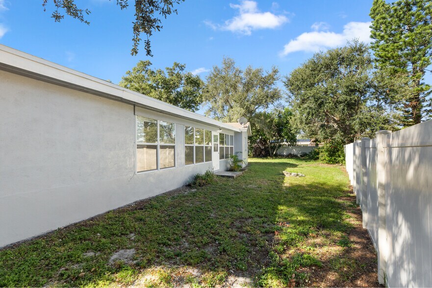 Building Photo - 9318 1st St N