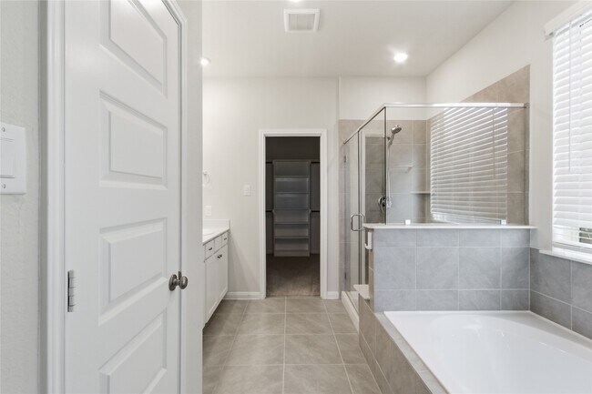 Building Photo - 7302 Toluca Dr