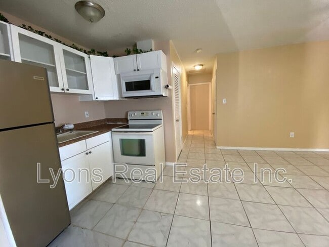 Building Photo - 17377 Dowling Dr