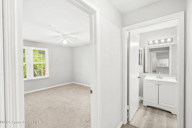 Building Photo - 7667 N Wickham Rd