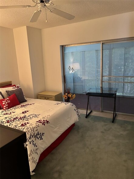 Building Photo - 3121 N Palm Aire Dr