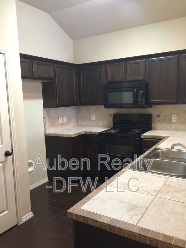 Building Photo - 2310 Wood River Pkwy