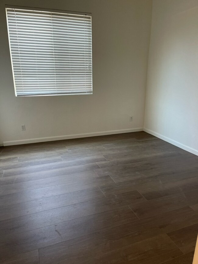 Building Photo - Back On the Rental Market And Ready To Go ...