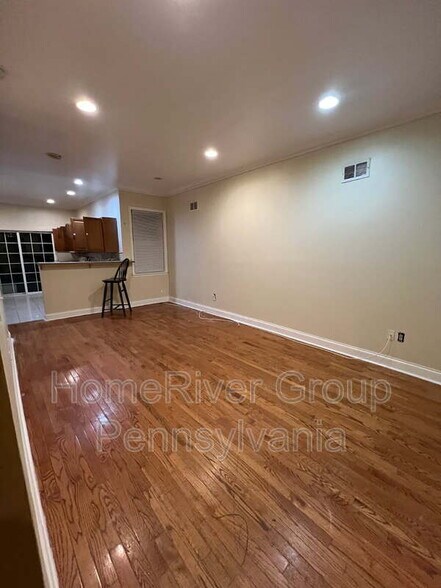 Building Photo - 3856 Fairmount Ave