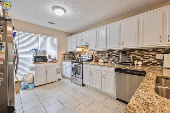 Building Photo - 105 Foxwood Ct