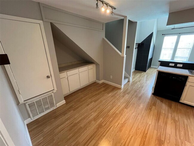 Building Photo - 5608 Cougar Dr