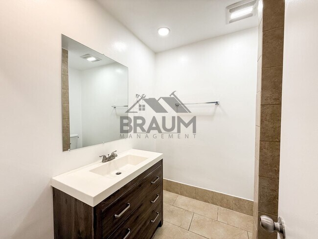 Building Photo - 6041 Whitsett Ave