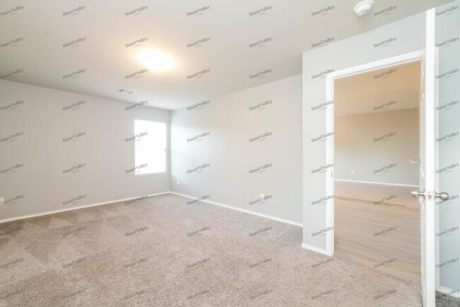 Building Photo - 734 W Lola Dr