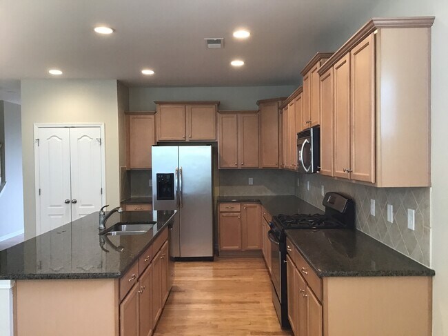Building Photo - 1613 Deer Meadows Dr