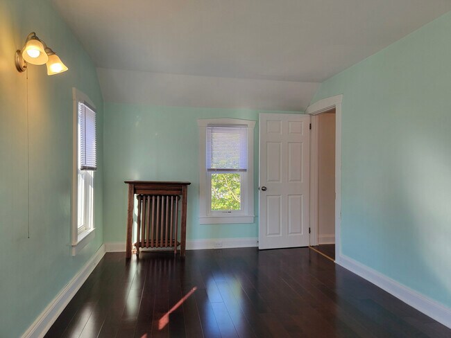 Building Photo - 271 W Main St