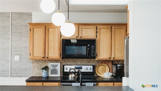 Building Photo - 3904 Split Oak Dr