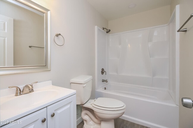 Building Photo - 410 N 97th St