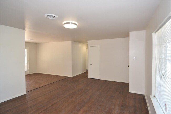 Building Photo - 6839 Walnut Hill Ln