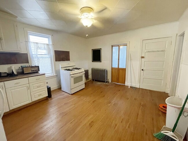 Building Photo - 2642 N Springfield Ave