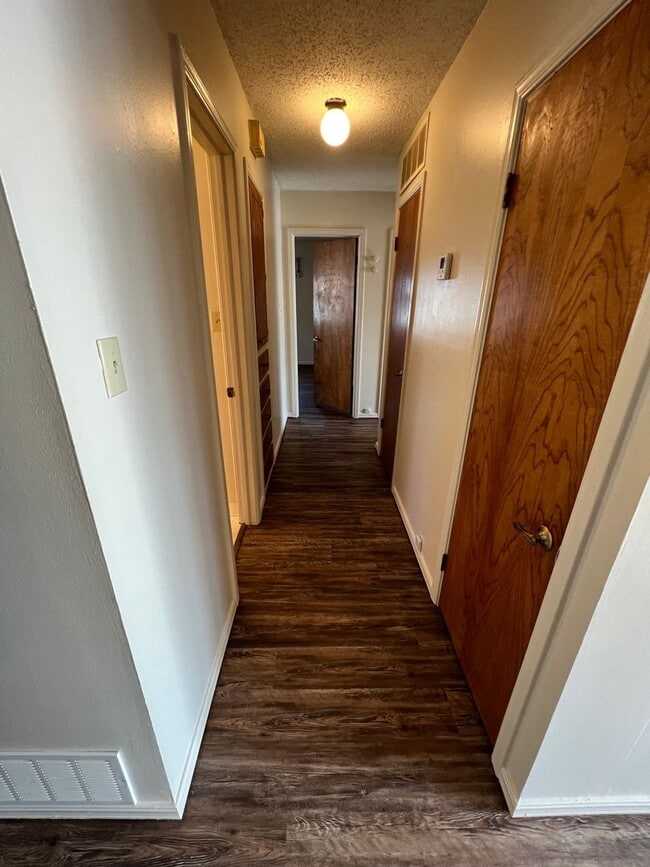 Building Photo - 3 bed 2 bath on culdesac