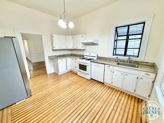 Building Photo - Location!! Charming 3 BR | 1.5 BA in the H...