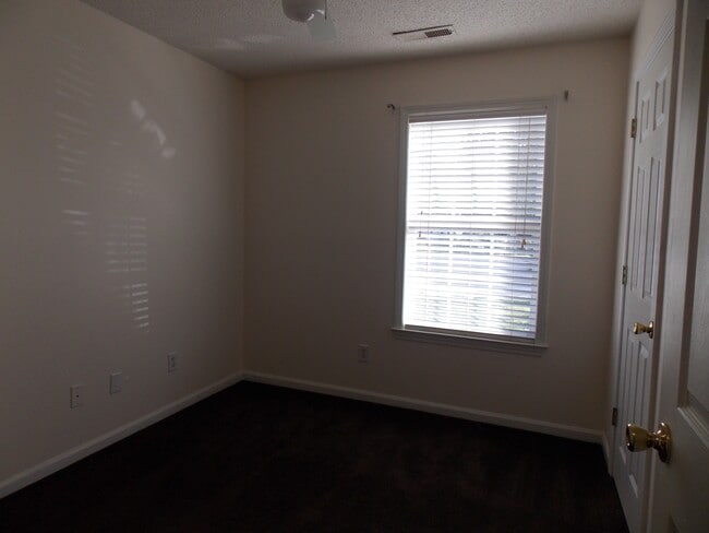 Building Photo - 716 Lilly Naz Ln