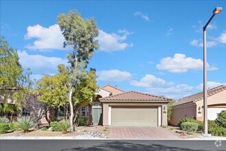 Building Photo - Beautiful Single-Story 3 Bedroom Home in T...