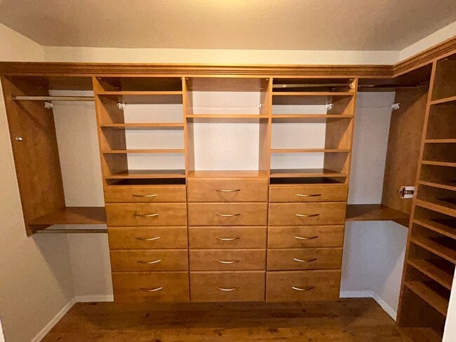 Building Photo - 12521 W Myer Ln