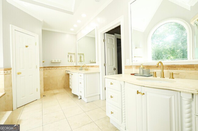 Building Photo - 700 S Brighton Ct