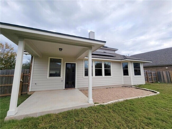 Building Photo - 4601 Rolling Water Dr