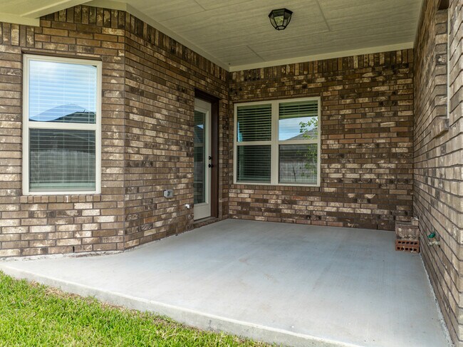 Building Photo - 602 Dred Roger Circle