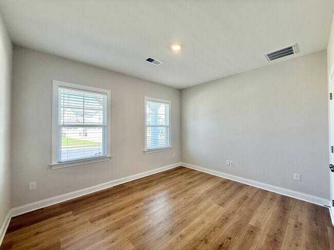 Building Photo - Luxurious 5BD, 4.5BA Holly Springs Home in an HOA Community with Resort-Style Amenities near Down...