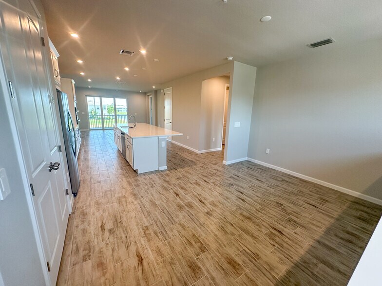 Building Photo - 4551 Arboretum Cir