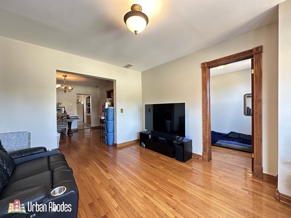 Building Photo - 3532 N Elston Ave