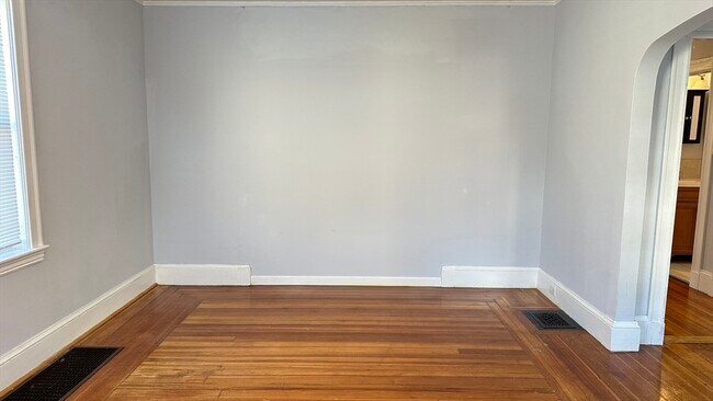 Building Photo - 10 Newport Terrace