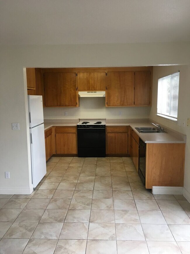 Building Photo - 819 Cally Ct