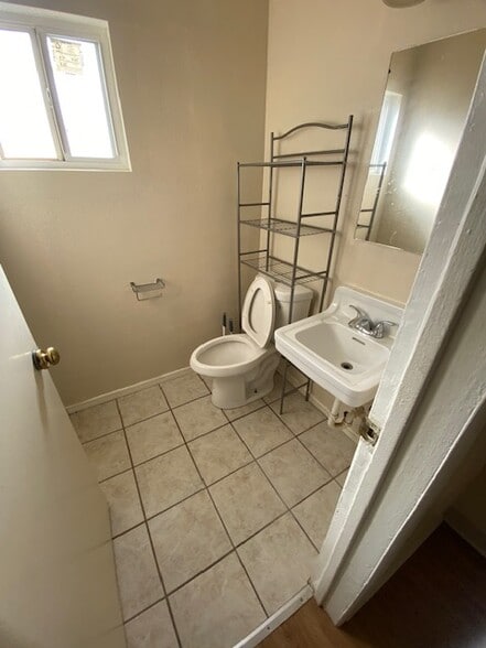 Building Photo - 2108 Edgewood St