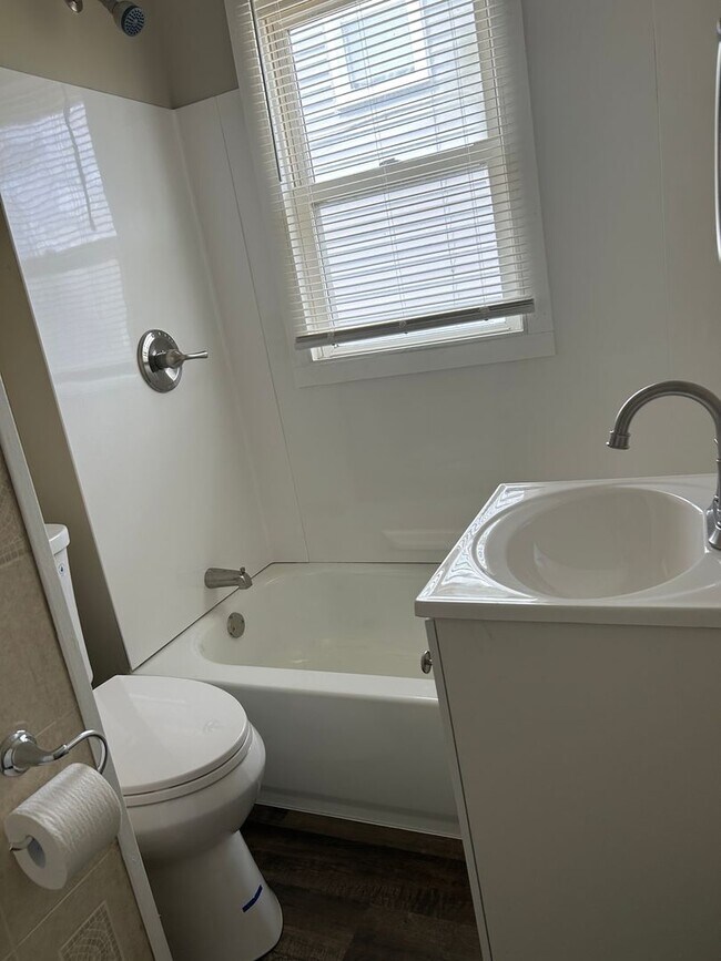 Building Photo - Updated 2/3 Bedroom Bedroom Austintown Home for Rent