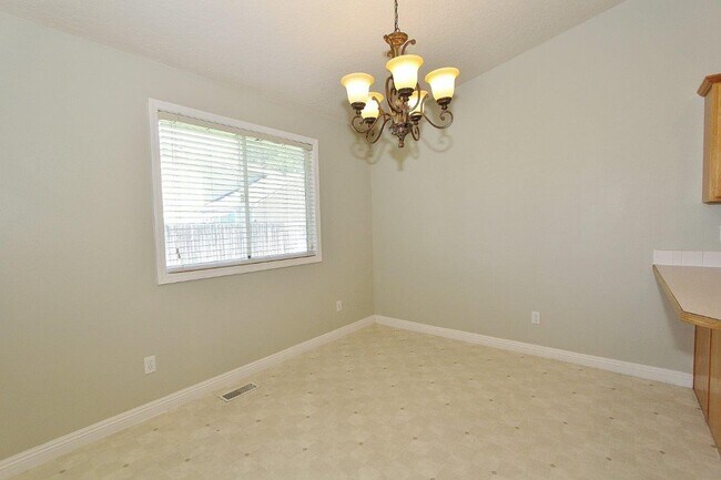 Building Photo - 705 Spruce Creek Dr